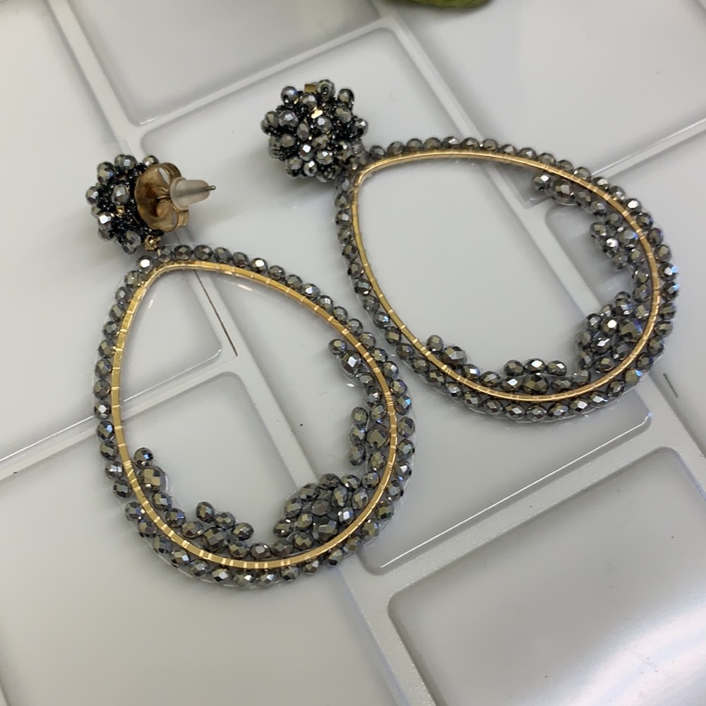 Gorgeous Light Weight Statement Earrings - image 3